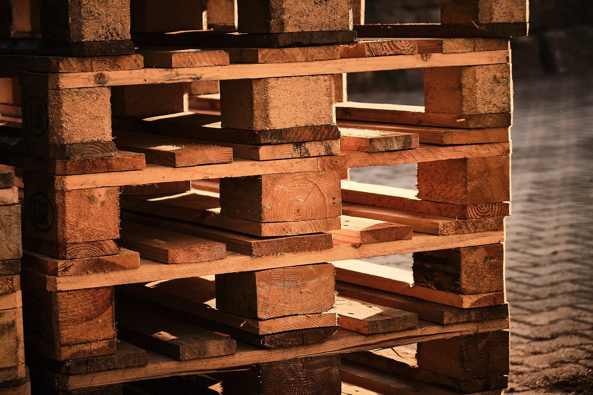 pallets-4328491_1920